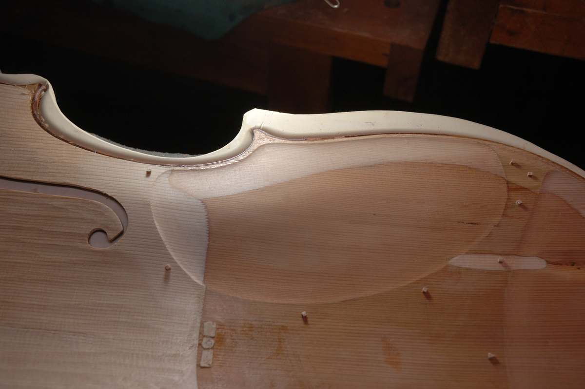 Edge work on the bare arching of a top