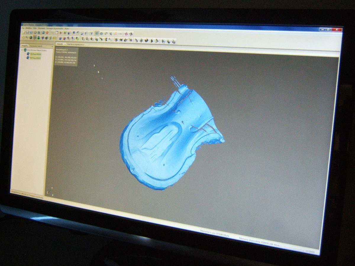 Three-dimensional scan of a plate on the workshop computer