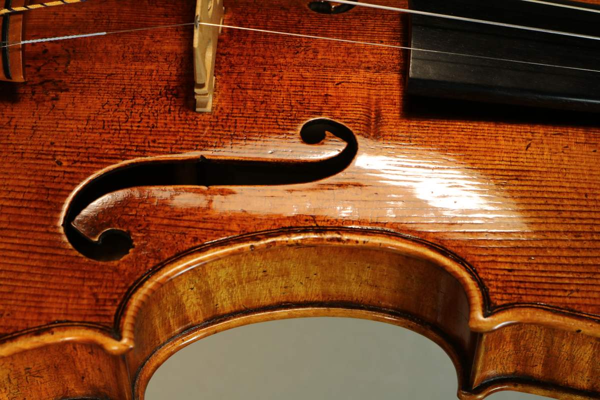 Soundhole and C-bout corner of a new violin